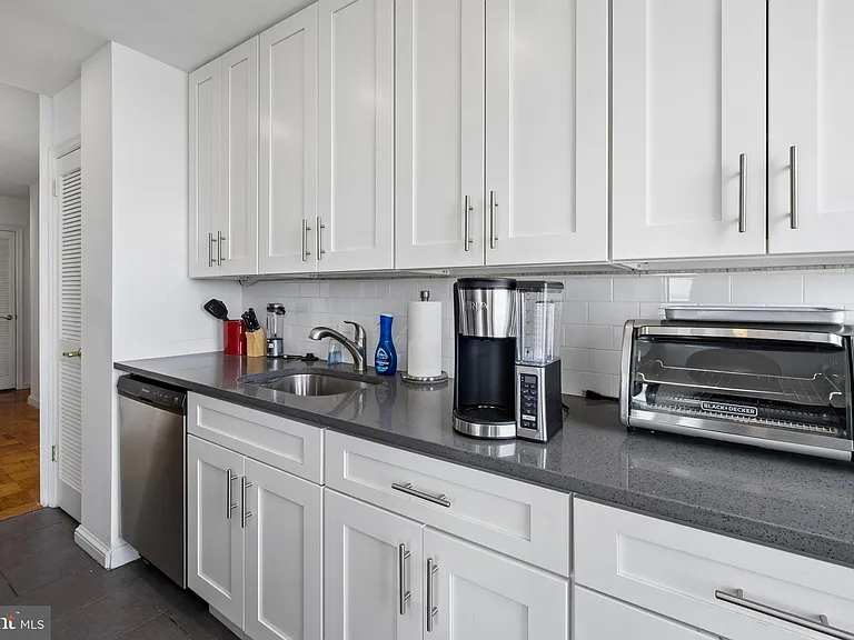 220 Locust St #28DS — Photo 4