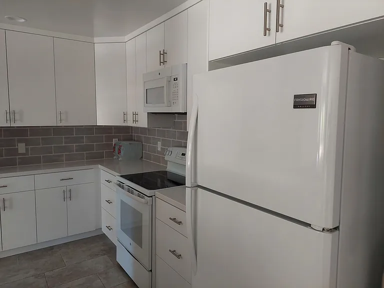 5600 Kensington Way #102 — Photo 4