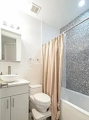 Rented by Brickview NYC Realty NYV LLC | media 16