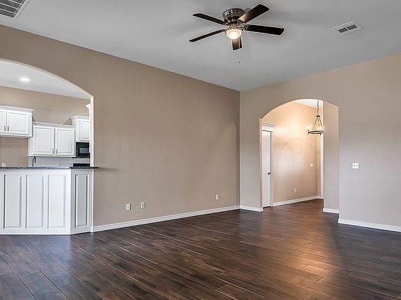 4th image of 6132 Callahan Way NE