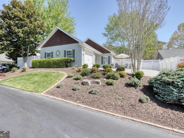 408 Long View Cir, Hiawassee, GA 30546