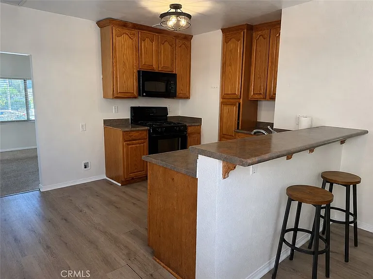 1052 W 25th St — Photo 21