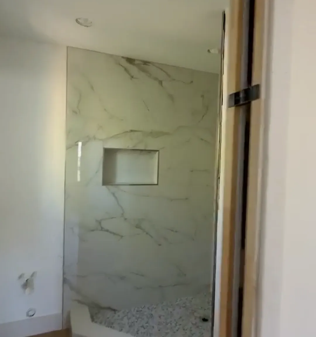 2 bed, 700 sqft, $2,700 — Photo 3