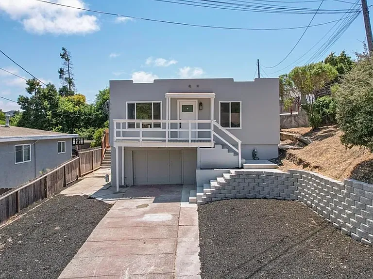 1923 Thompson Ln — Photo 16