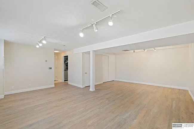 5641 S 140th Ave — Photo 15
