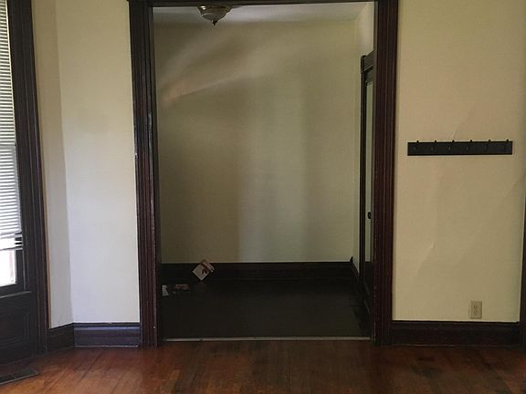 3rd image of 605 N Alameda Ave