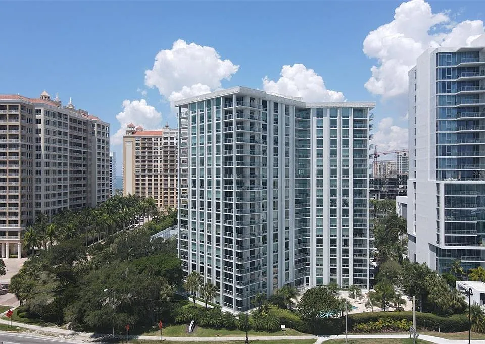1111 N Gulfstream Ave #6A