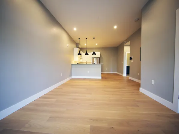 60 Cross St E, Somerville, MA