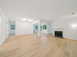 22 Dunwoody Springs Dr, Sandy Springs, GA 30328