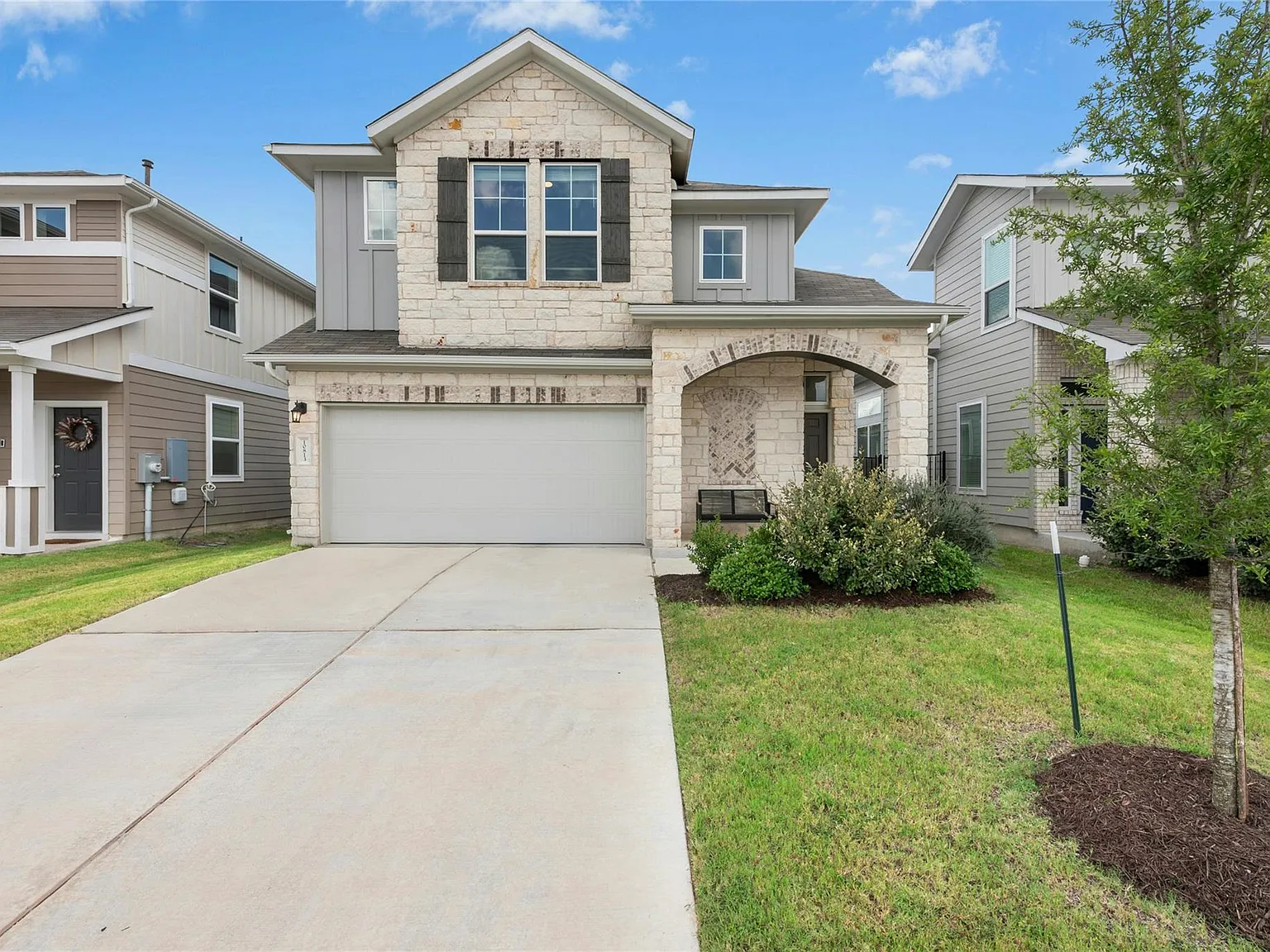 4 bed, 2.5 bath, 1884 sqft, $2,400 — Photo 1