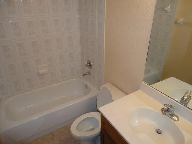 83 NE 13th Ave #15 — Photo 19