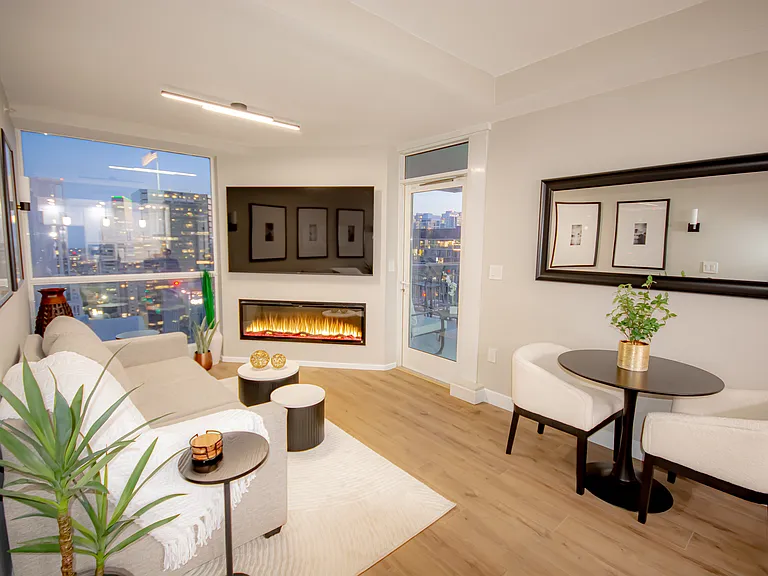 300 W Beech St #2202 — Photo 4