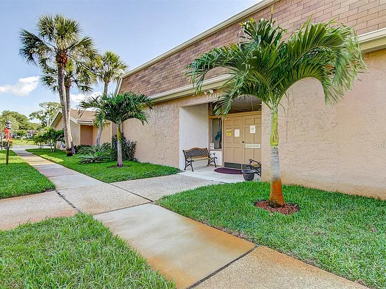 1403 Arrowhead Cir W #13-E — Photo 31