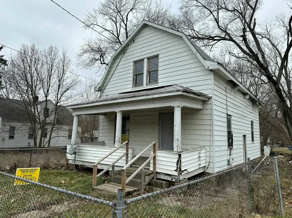 2203 W Howett St, Peoria, IL 61605