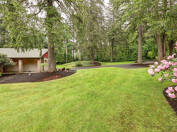 3rd image of 21608 NE 49th Cir