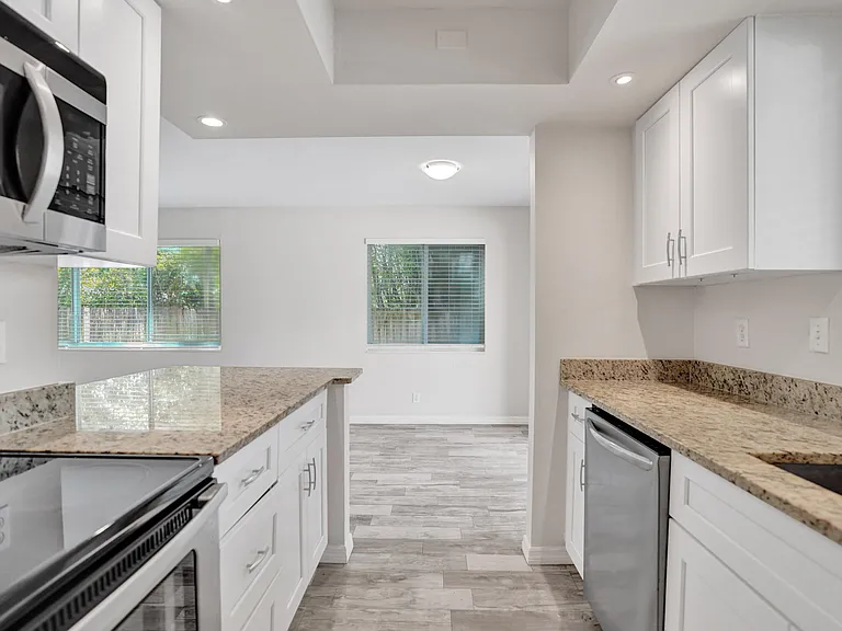 115 SW 1st Ave #1 — Photo 10