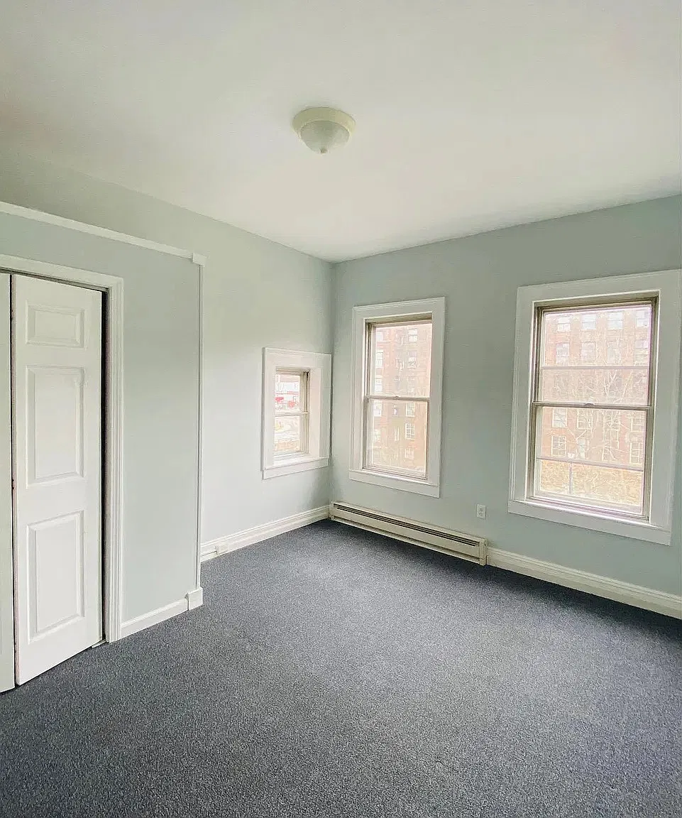 3 bed, $1,375 — Photo 2