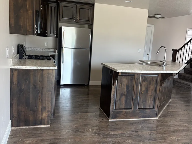 2710 N Clark Pkwy — Photo 5