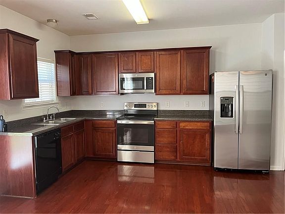 5th image of 120 Wiley Parc Cir
