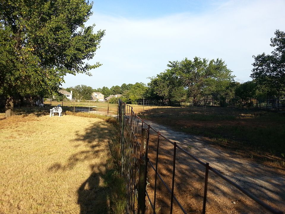 2nd image of 417 Sandy Ln