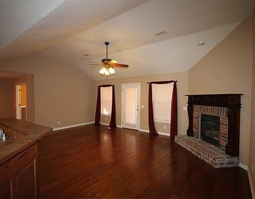 2nd image of 10 Salisbury Cir
