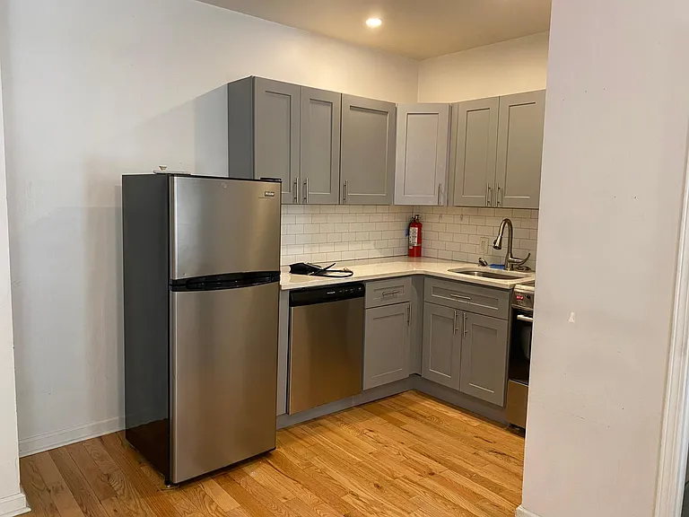 118 N 50th St #A4 — Photo 5