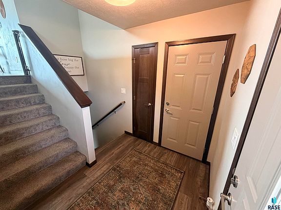 4th image of 9309 W Colton St