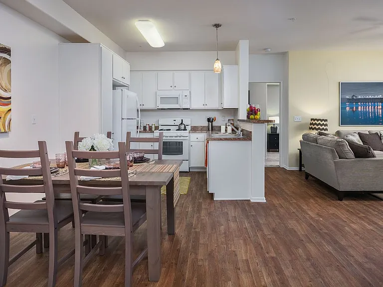 Avila Apartment Homes — Photo 39