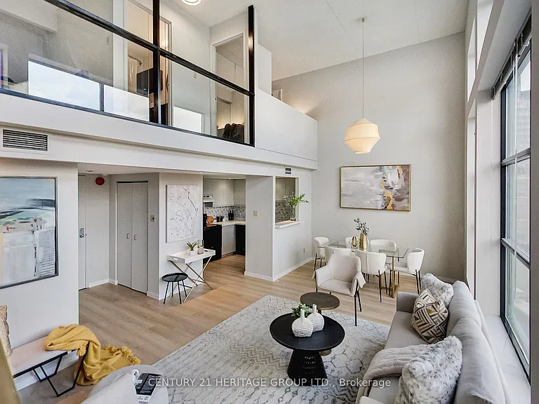 393 King St E #404 — Photo 13