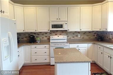 Kitchen with center island