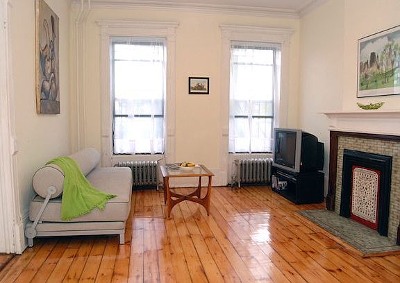 3rd image of 167 Bainbridge St #2