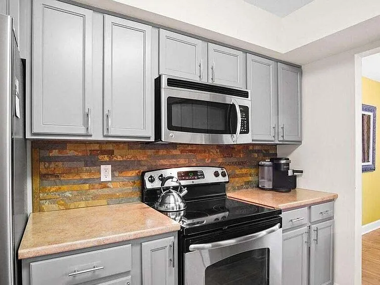 401 N Village Cir — Photo 10