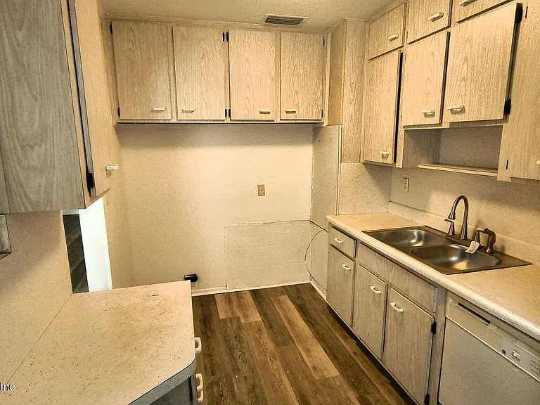 3602 Ernest St — Photo 6