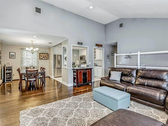 5th image of 45 Rosevale Ave