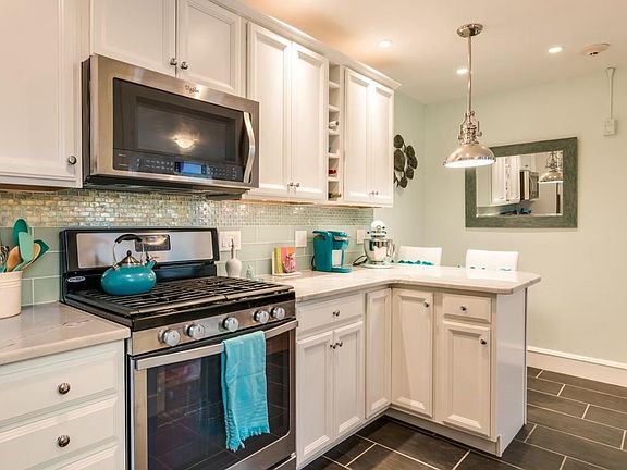 5th image of 10 Dalton Ave APT 6