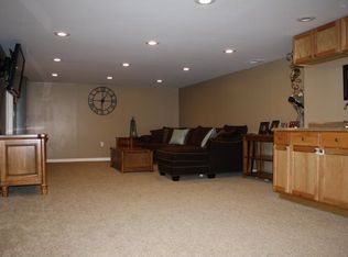 28124 Gilbert Dr, Warren, MI 48093