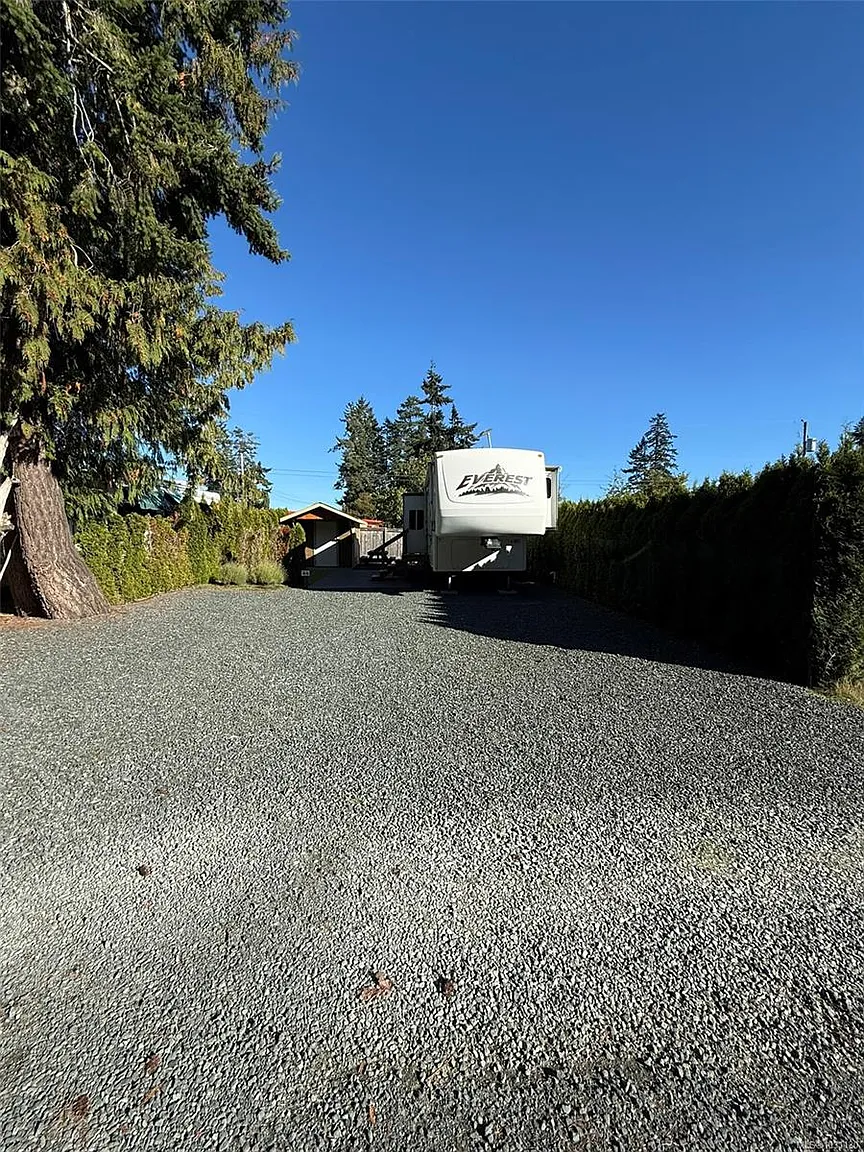 6050 Island Hwy W #44 photo 1