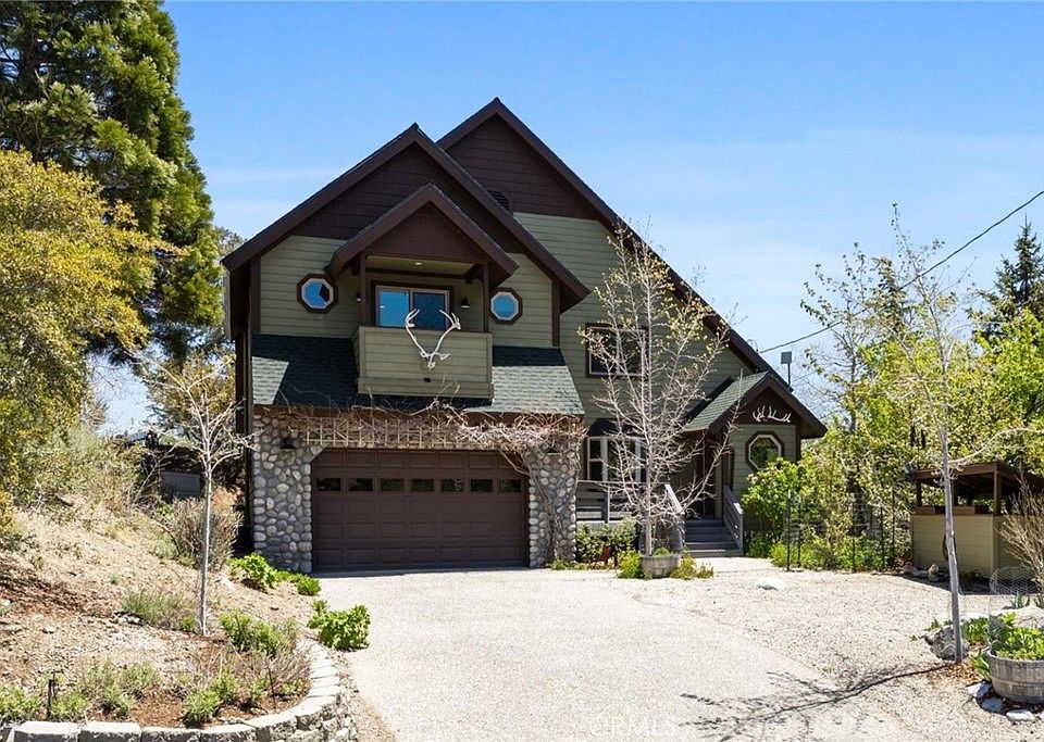 1st image of 2104 Saint Bernard Dr