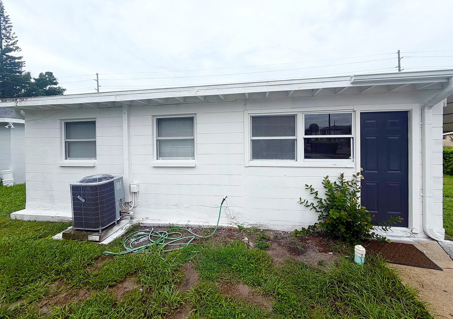 3 bed, 1.0 bath, 1008 sqft, $2,200 — Photo 2
