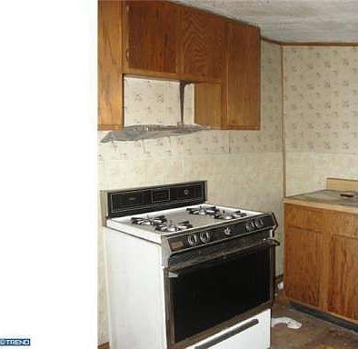 5th image of 2217 E Hazzard St