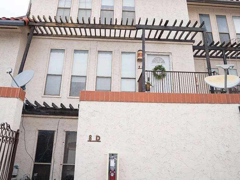 101 W Del Mar Blvd #9D — Photo 3