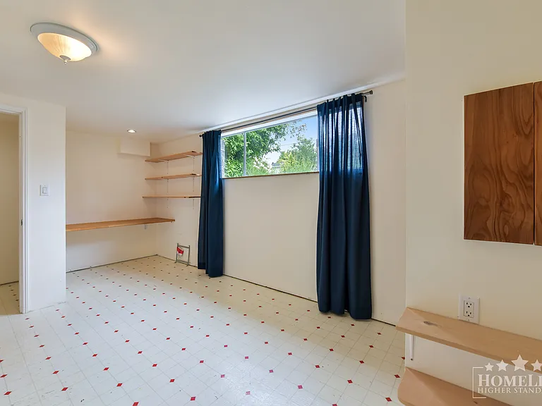 13900 Blackburn Ave #HOUSE — Photo 18