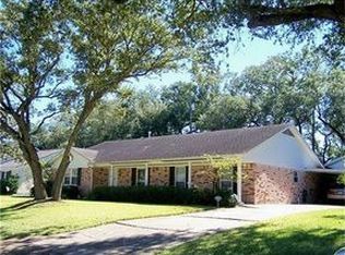 4908 Live Oak Dr, Dickinson, TX 77539
