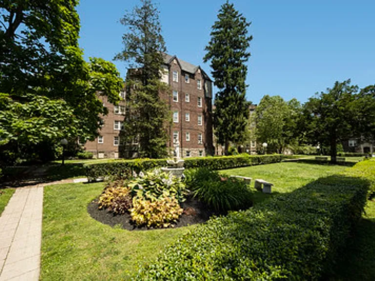 Upsal Gardens Apartments- Beautiful historical building with breathtaking charm! — Photo 4