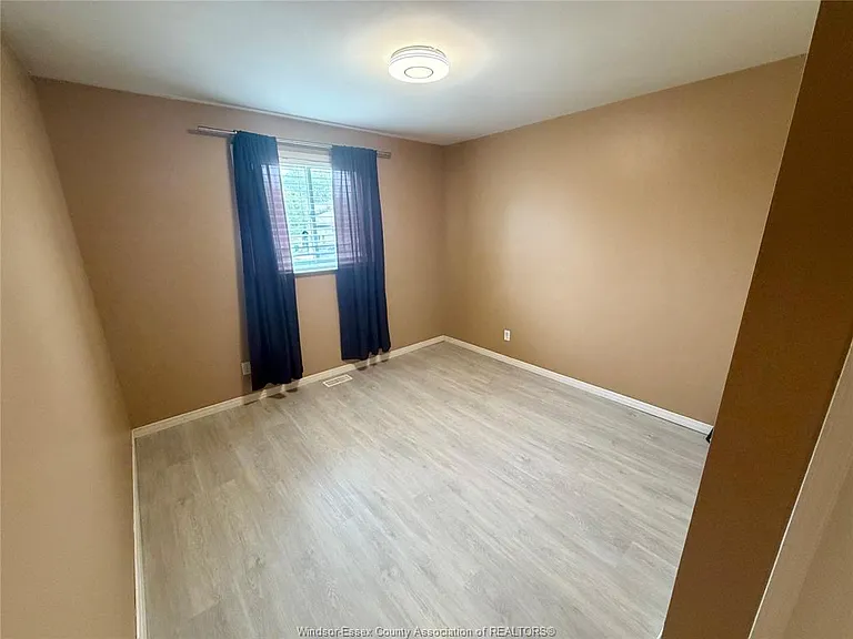 1484 Border Cres — Photo 10
