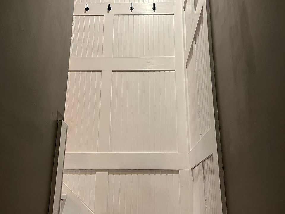 Lots of hooks for coats and hats