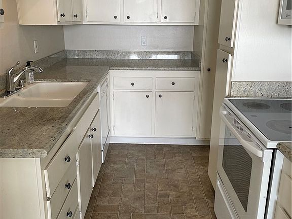 3rd image of 6542 Ocean Crest Dr