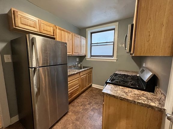 3rd image of 5927 N Paulina St #1