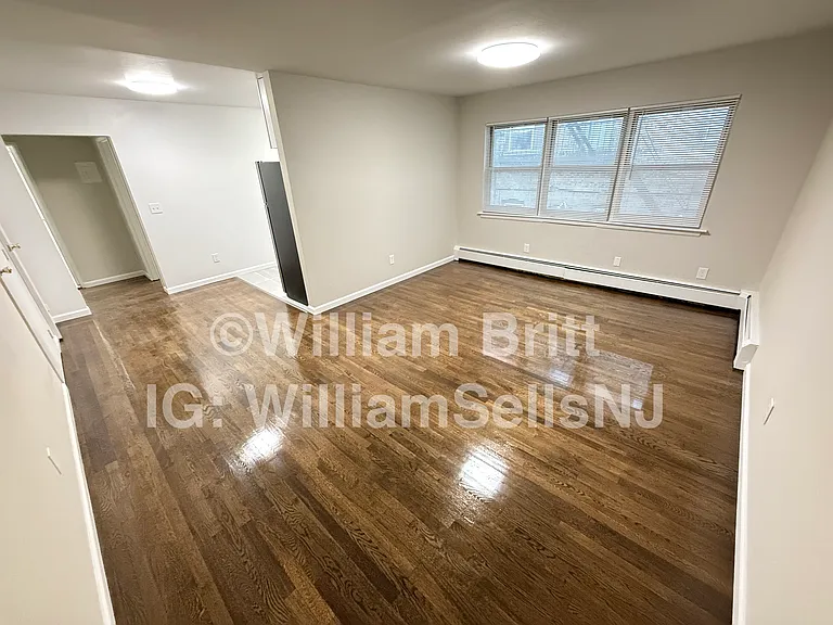 223 50th St #1A — Photo 12