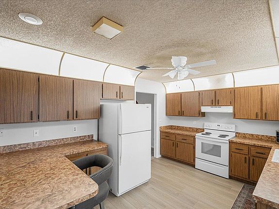 5th image of 626 SE Majestic Terrace